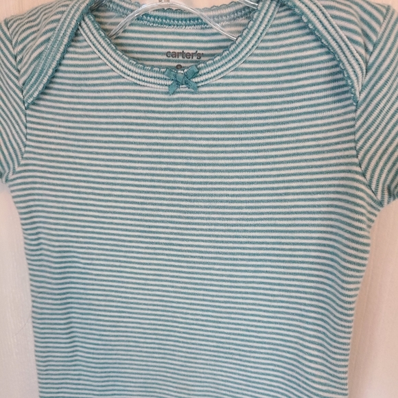 (1643) Carters 9 Month old Onesie,  Color: Blue Stripes - Picture 11 of 11